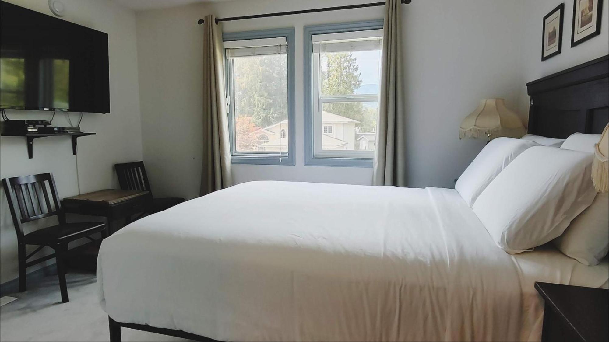 Cornerstone Bed And Breakfast Revelstoke Eksteriør bilde